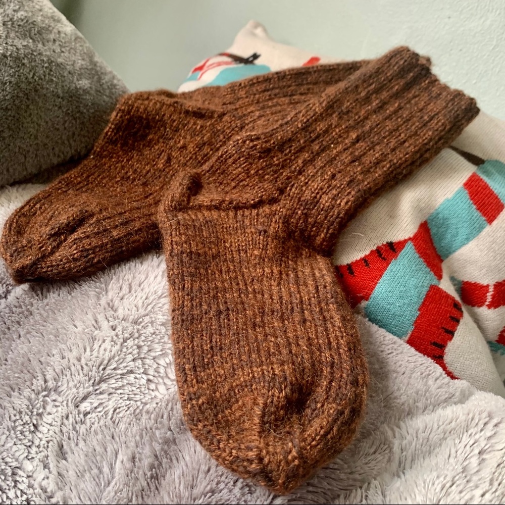 Hand-Knit Unisex Brown Socks OS